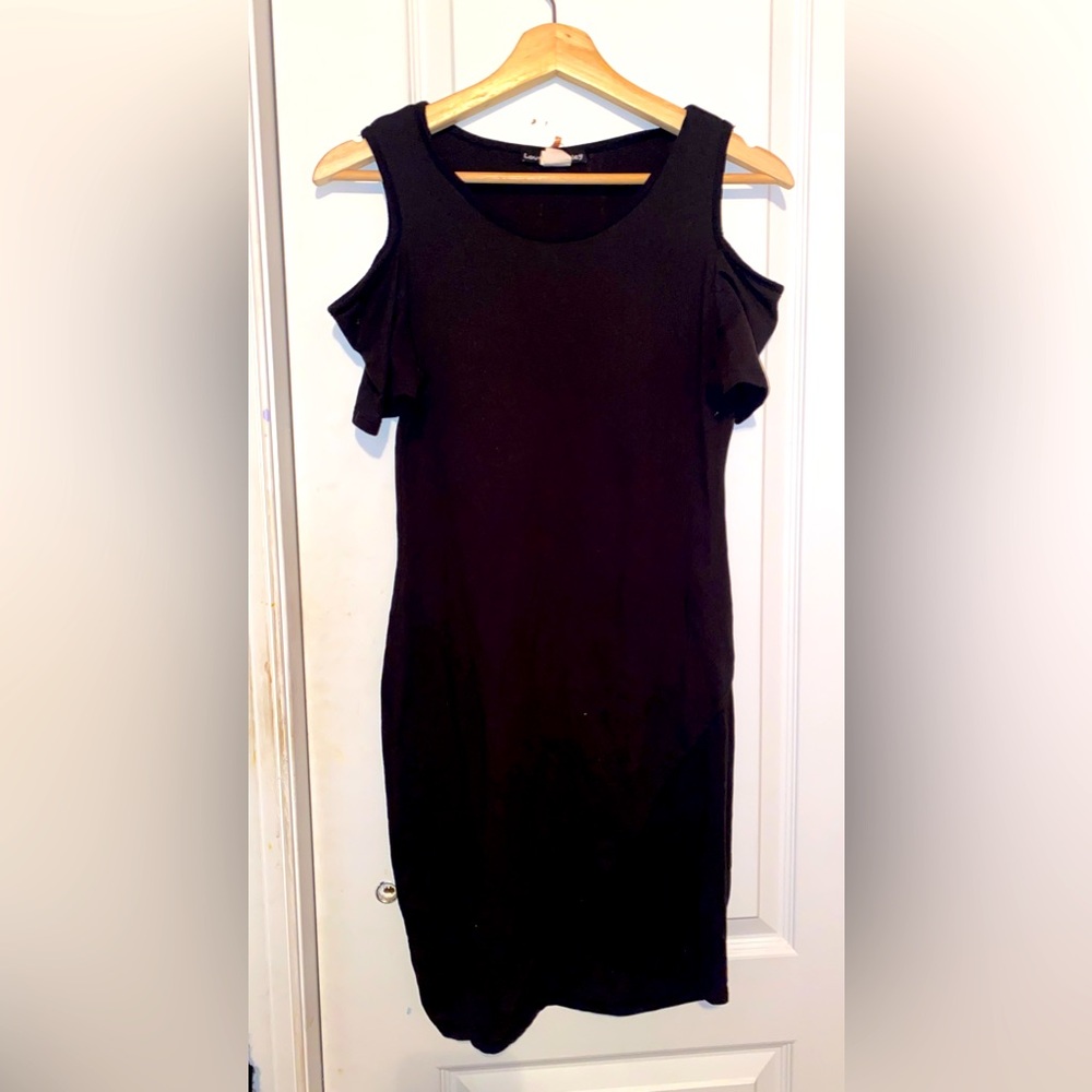 Love Chesley, size M, black dress with cold shoulder sleeves